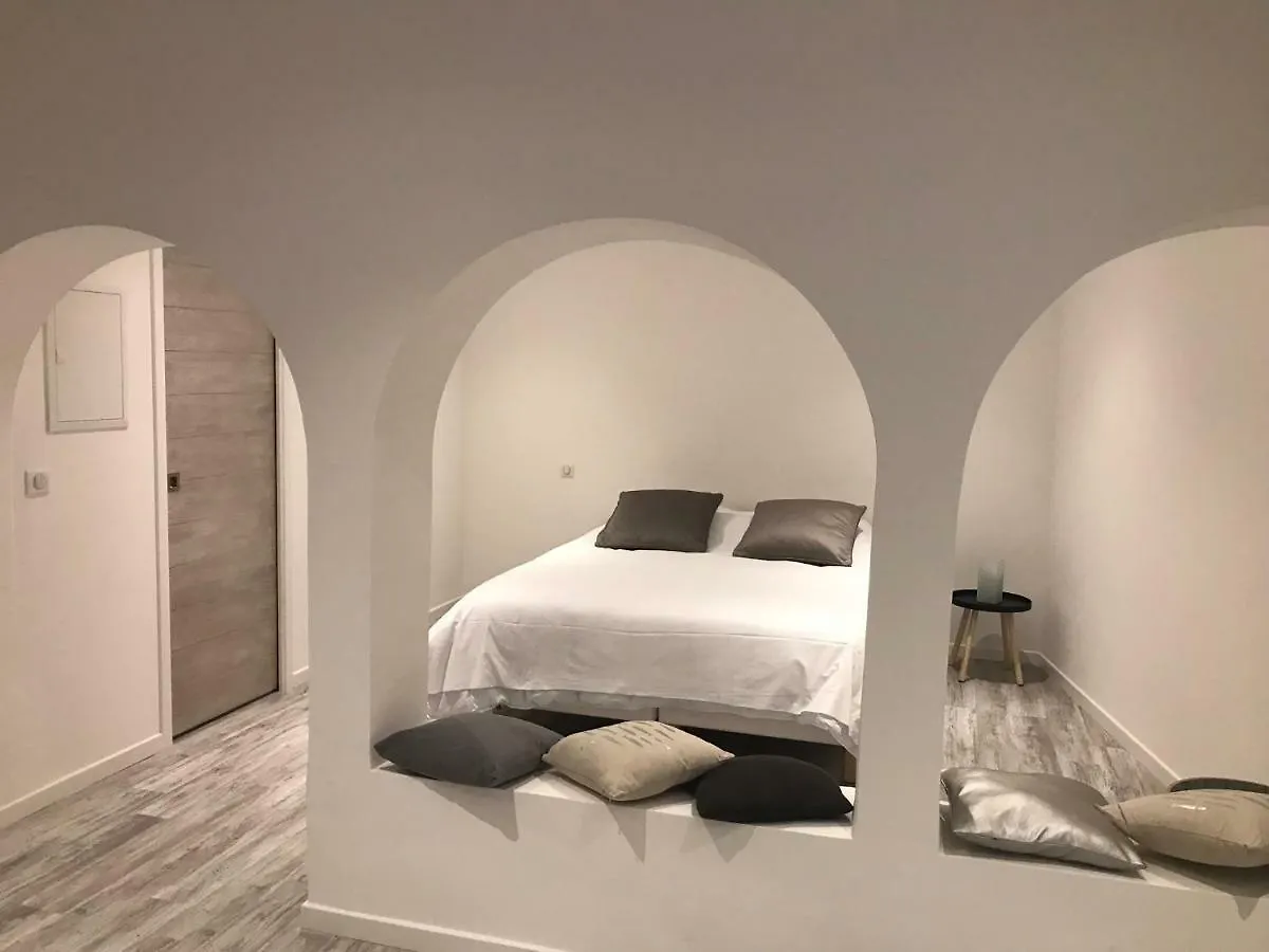 Villa St Ange Жемено 0*,
