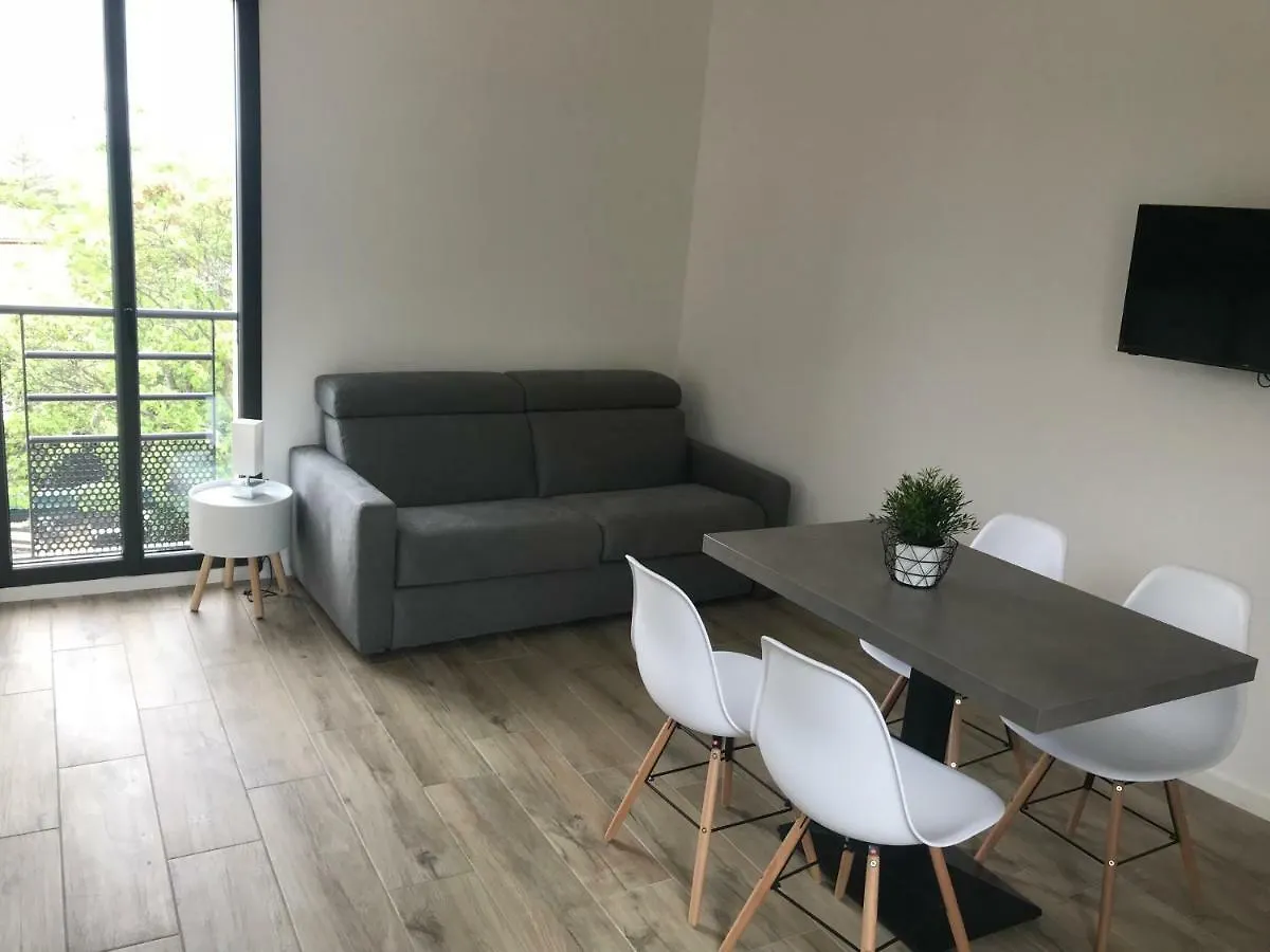 Апартаменты Villa St Ange Жемено